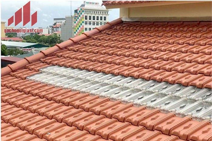 Ngói lấy sáng cho gia đình